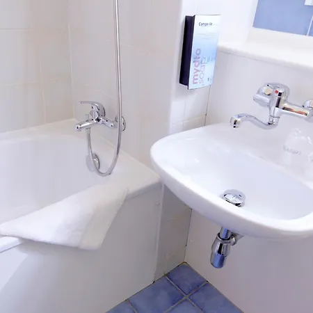 Campanile מלון מנוסק